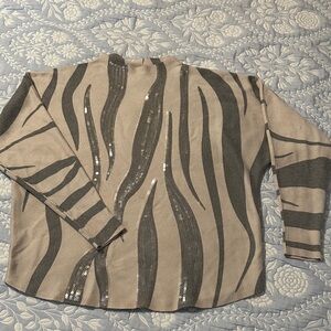 90. Sioni Cream and Gray Knit Sweater